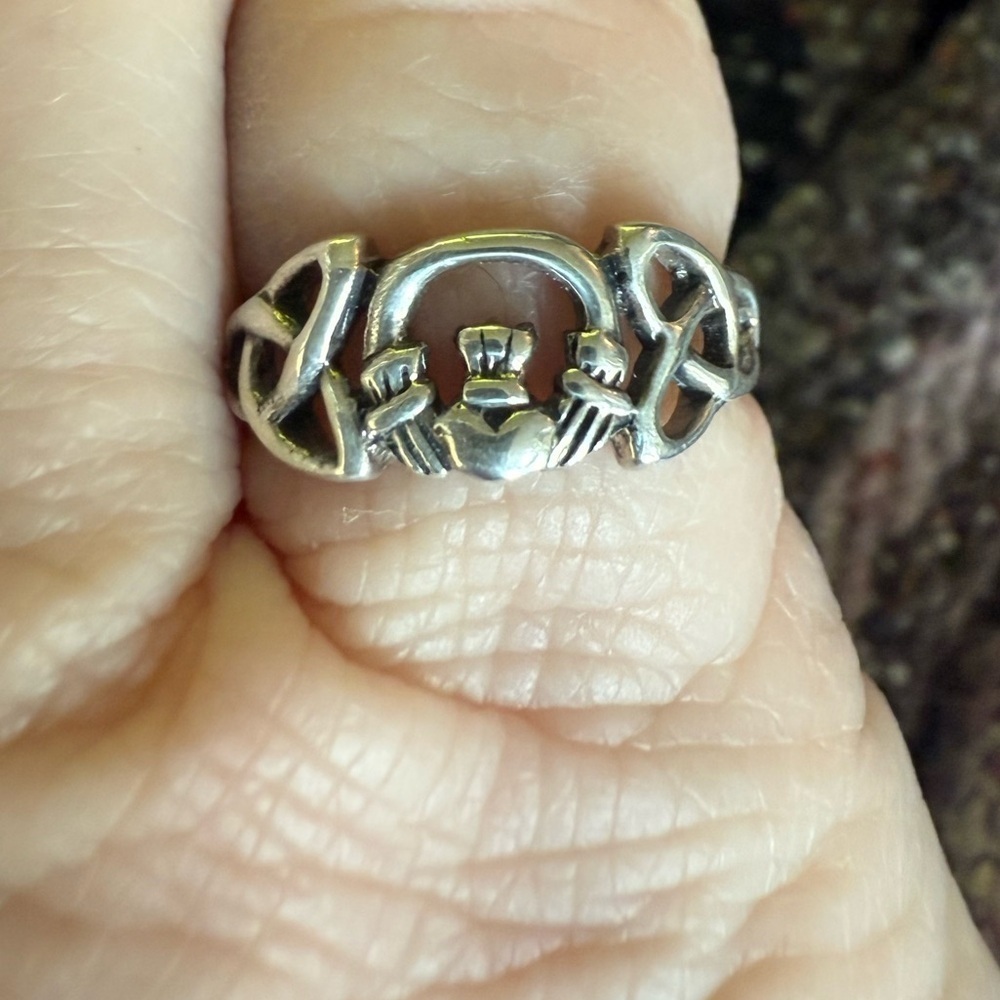 Vintage Sterling silver 925 claddaugh band Irish Celtic knot size 5 - Picture 4 of 7